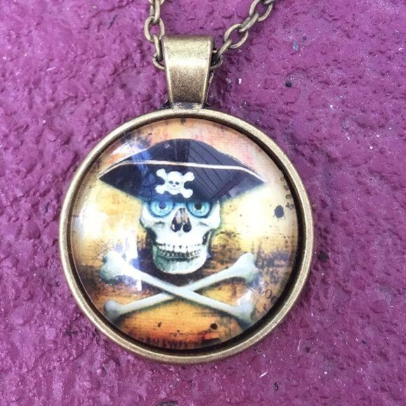 (E3) Pirate Necklace - Picture 1 of 2